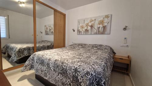 Cap Mestral con piscina y aire acondicionando