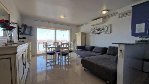 Cap Mestral con piscina y aire acondicionando