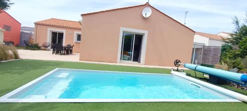 Villa LS - Agreable Villa avec piscine et jacuzzi