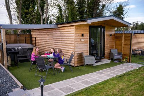 Κήπος έξω από το Mourne Meadow Cabins- Foxes Den