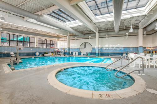 Πισίνα στο ή κοντά στο Sea Colony --- 21013 Greenway Ct.