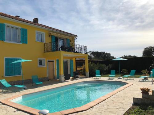 Bas de Villa avec piscine