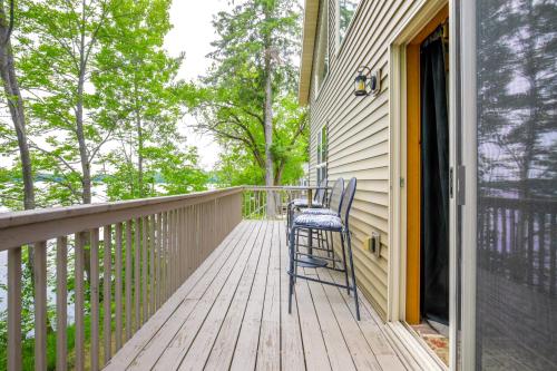 Μπαλκόνι ή βεράντα στο Lakefront Wisconsin Cabin Dock, Walk to Beach!