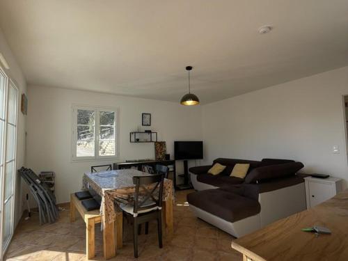 Photo de la galerie de l'établissement Maison charmante près du lac, parking privé, animaux admis - FR-1-822-12, à Esparron-de-Verdon