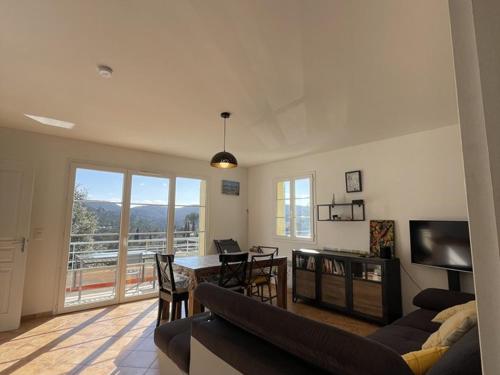 Photo de la galerie de l'établissement Maison charmante près du lac, parking privé, animaux admis - FR-1-822-12, à Esparron-de-Verdon