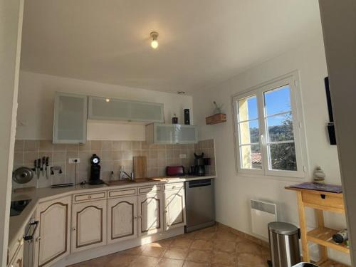 Photo de la galerie de l'établissement Maison charmante près du lac, parking privé, animaux admis - FR-1-822-12, à Esparron-de-Verdon