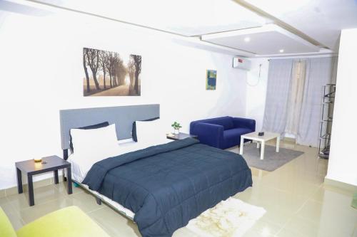 Postel nebo postele na pokoji v ubytování Tris Estates Hotel & Suites
