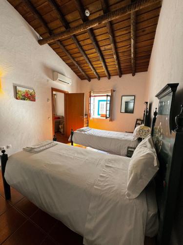 Giường trong phòng chung tại Casa Grande - Amieira Houses