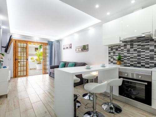 613 Garden City, heated POOL, AC and wifi