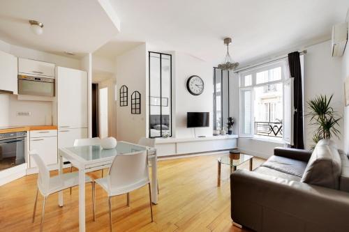 Moderne 3 pièces au coeur des Champs-Elysées