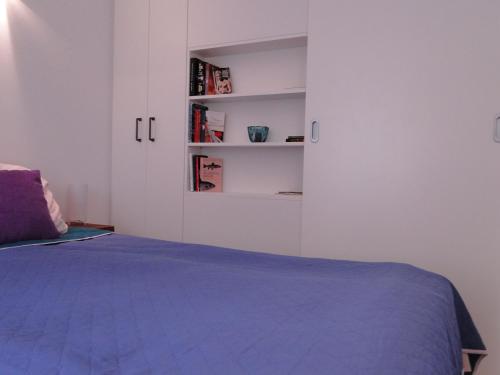 Ένα ή περισσότερα κρεβάτια σε δωμάτιο στο Heritage Apartments Kyra & Fox in Pitve, Hvar