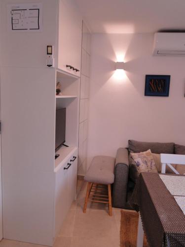 Η κουζίνα ή μικρή κουζίνα στο Heritage Apartments Kyra & Fox in Pitve, Hvar