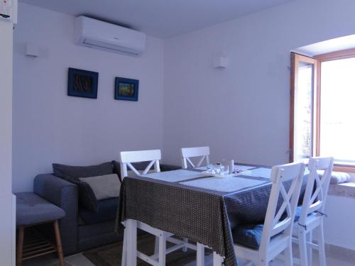 Χώρος καθιστικού στο Heritage Apartments Kyra & Fox in Pitve, Hvar
