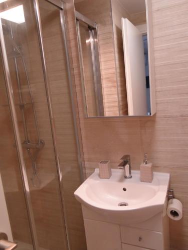 Ένα μπάνιο στο Heritage Apartments Kyra & Fox in Pitve, Hvar