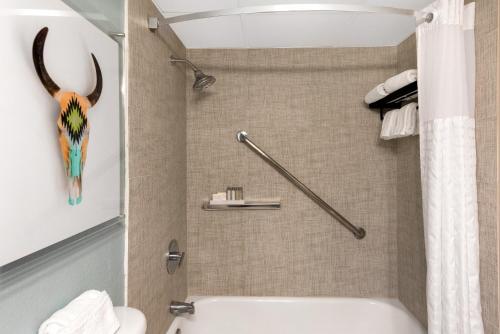 a bathroom with a tub and a toilet and a shower at Riverwalk Plaza Hotel in San Antonio