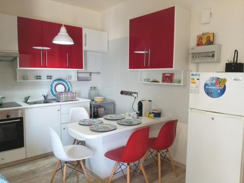 Kuchyň nebo kuchyňský kout v ubytování Amathounta Mare Vista Maison