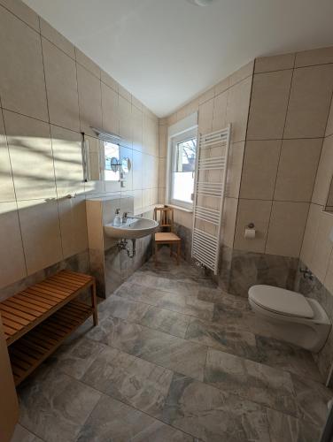 a bathroom with a toilet and a sink at Ferienwohnung Koserow in Koserow