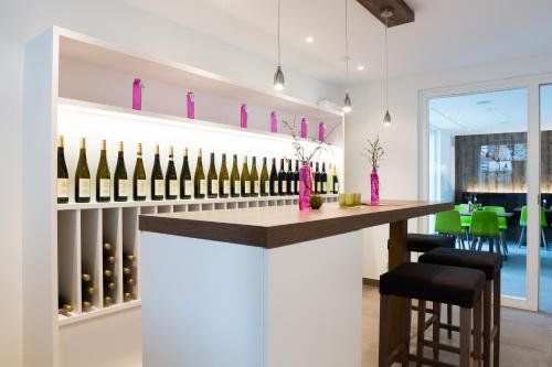 a bar in a room with a bunch of wine bottles at SCHLAFGUT Domhof erleben in Guntersblum