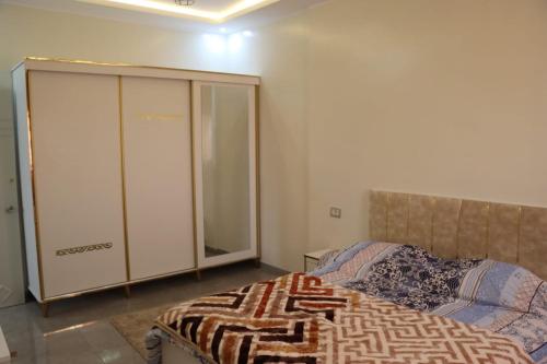a bedroom with a bed and a dresser at Al Yasmine residence in Douz
