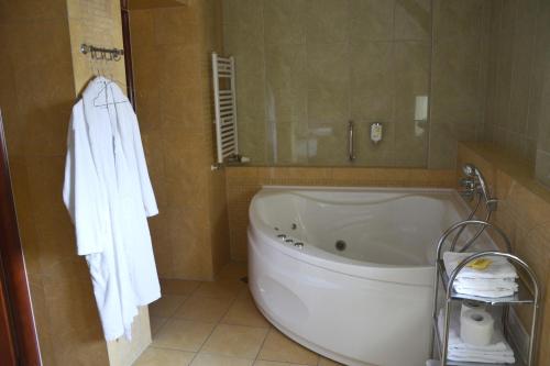 Ένα μπάνιο στο Hotel Nowodworski