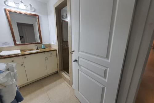 Ένα μπάνιο στο Luxury Apartament in Providenciales, Turks and Caicos Islands
