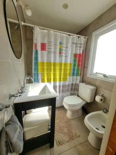 Koupelna v ubytování Amplio Departamento de dos habitaciones zona Hospital by Lofter