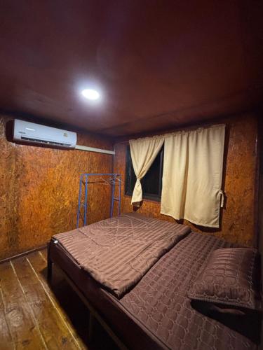 Katil atau katil-katil dalam bilik di Bann Koh Pu Homestay