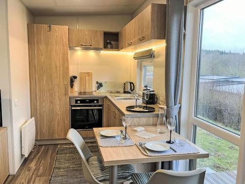 Dapur atau dapur kecil di Holiday Home Tiny Haus Christian by Interhome