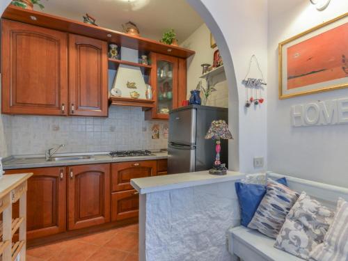 Η κουζίνα ή μικρή κουζίνα στο Apartment La terrazza di Pomonte by Interhome