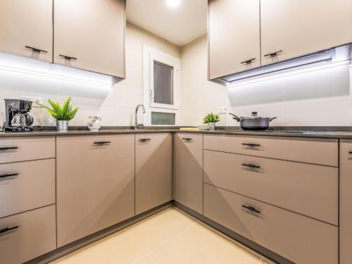Kuchyňa alebo kuchynka v ubytovaní Apartment Acantilados-3 by Interhome