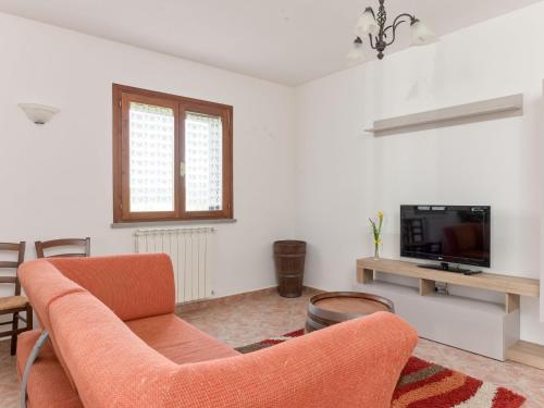 Televisyen dan/atau pusat hiburan di Holiday Home Il Cipresso by Interhome