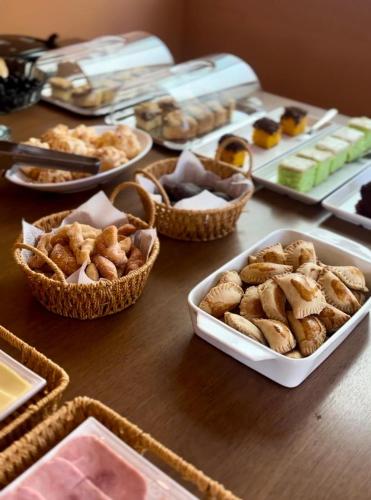 ホテルの敷地内または近くでの食事または食べ物