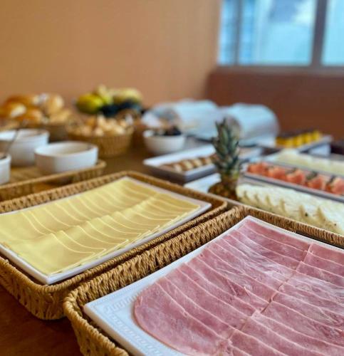 ホテルの敷地内または近くでの食事または食べ物
