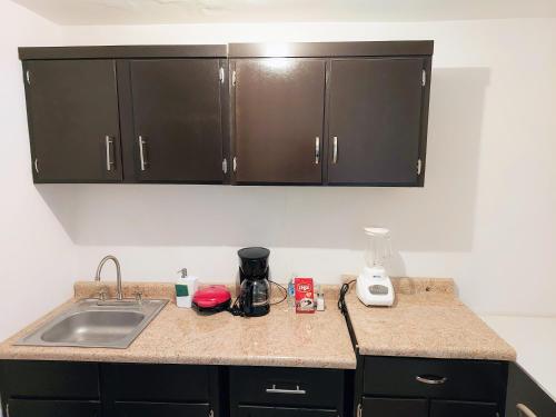 Η κουζίνα ή μικρή κουζίνα στο Cómodo departamento 2 cerca del centro de gobierno , CAS, Consulado , CRIT