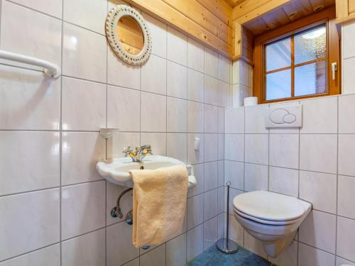 Koupelna v ubytování Holiday Home Karin by Interhome