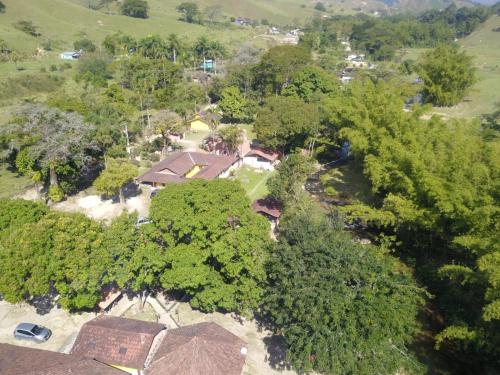 an overhead view of a house surrounded by trees at Tangaras da Serra in Macaé