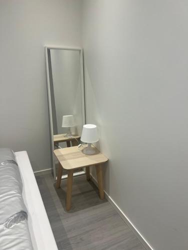 Ένα ή περισσότερα κρεβάτια σε δωμάτιο στο Cozy and close to nature, with free parking!