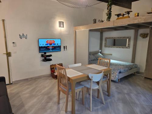 Meynadier 66 - Appartement Très Calme avec Cour Privative, Plage, Gare, Palais à 300m