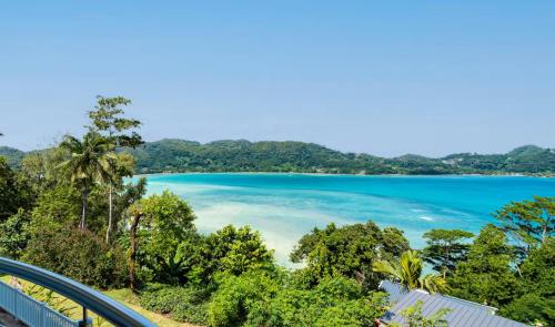 a view of a beach with the ocean in the background at CASA GEM in Victoria