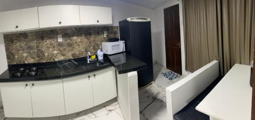 Η κουζίνα ή μικρή κουζίνα στο Apartamento para 4 pessoas bem localizado