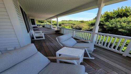 Gallery image of Luxurious 6 Bedroom 3,5 Bath With Private Beach Access, Bocce And Tennis Court in Haven Beach