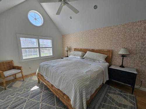 Gallery image of Luxurious 6 Bedroom 3,5 Bath With Private Beach Access, Bocce And Tennis Court in Haven Beach