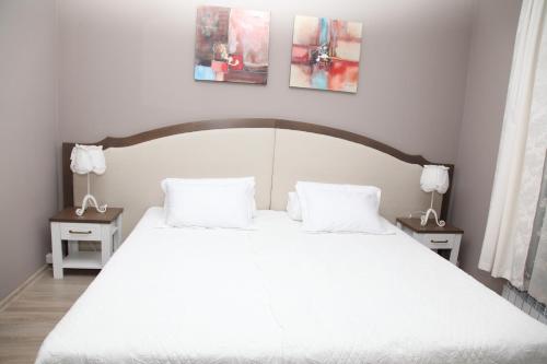 Apartment Retro 8 tesisinde bir odada yatak veya yataklar