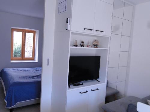 Η κουζίνα ή μικρή κουζίνα στο Heritage Apartments Kyra & Fox in Pitve, Hvar