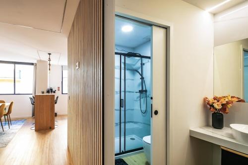 Yellow Breeze Apartment by Cozy Stay