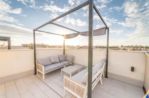 Luxury Penthouse - Rooftop Pool - 100m to the Sea