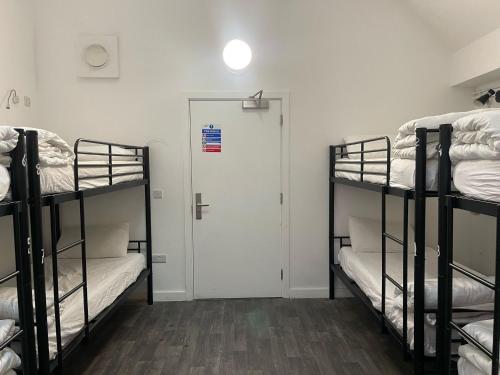 Postel nebo postele na pokoji v ubytování Rahman Hostel