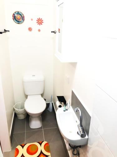 a bathroom with a toilet and a sink at Acacia Motel in Chinchilla