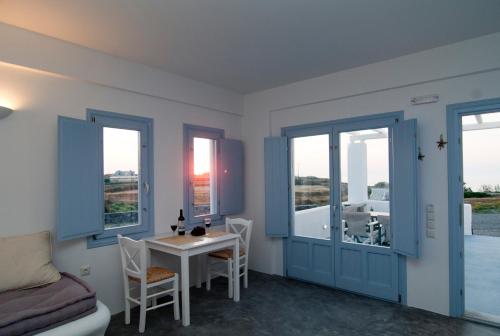 Gallery image of Sun Anemos Resort in Oia