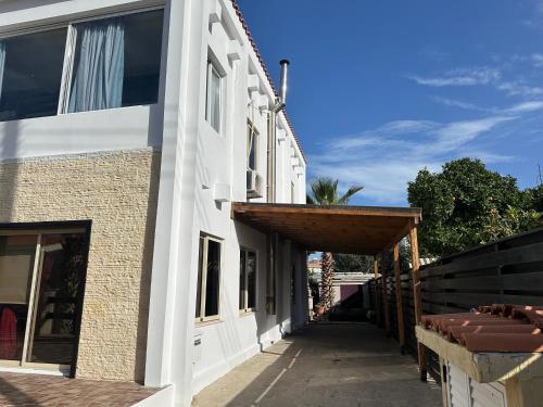 Το κτήριο όπου στεγάζεται  η παραθεριστική κατοικία
